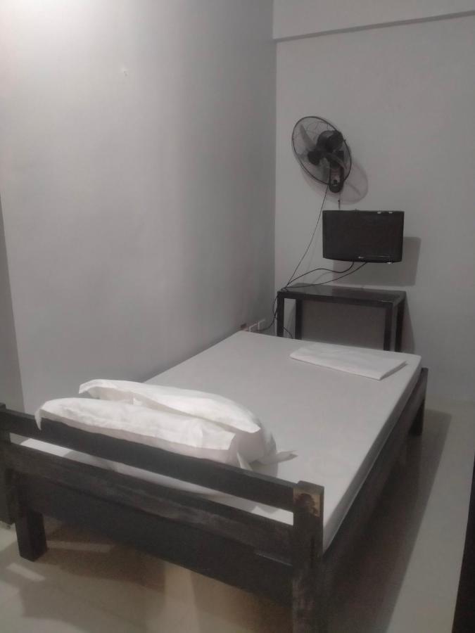 V.F. Riton Apartelle Laoag Zewnętrze zdjęcie