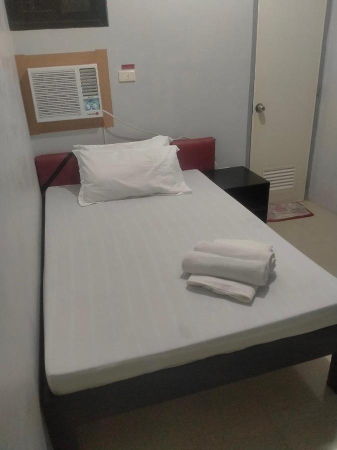 V.F. Riton Apartelle Laoag Zewnętrze zdjęcie