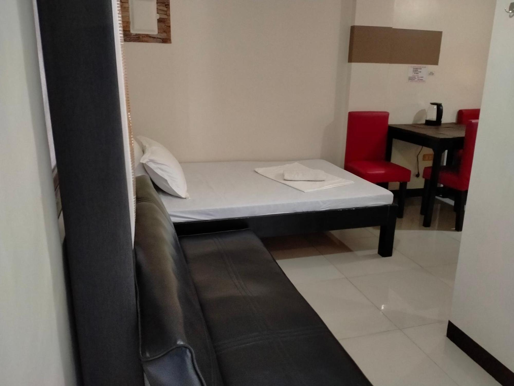 V.F. Riton Apartelle Laoag Zewnętrze zdjęcie